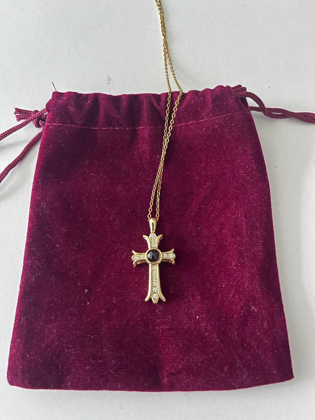 Customer photo review of Collar de Cruz Personalizado