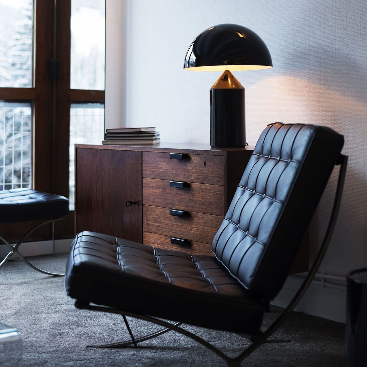 Customer photo review of Fauteuil Lounge & Repose-Pieds – Cuir Véritable Noir et Structure Chromée Sculpturale