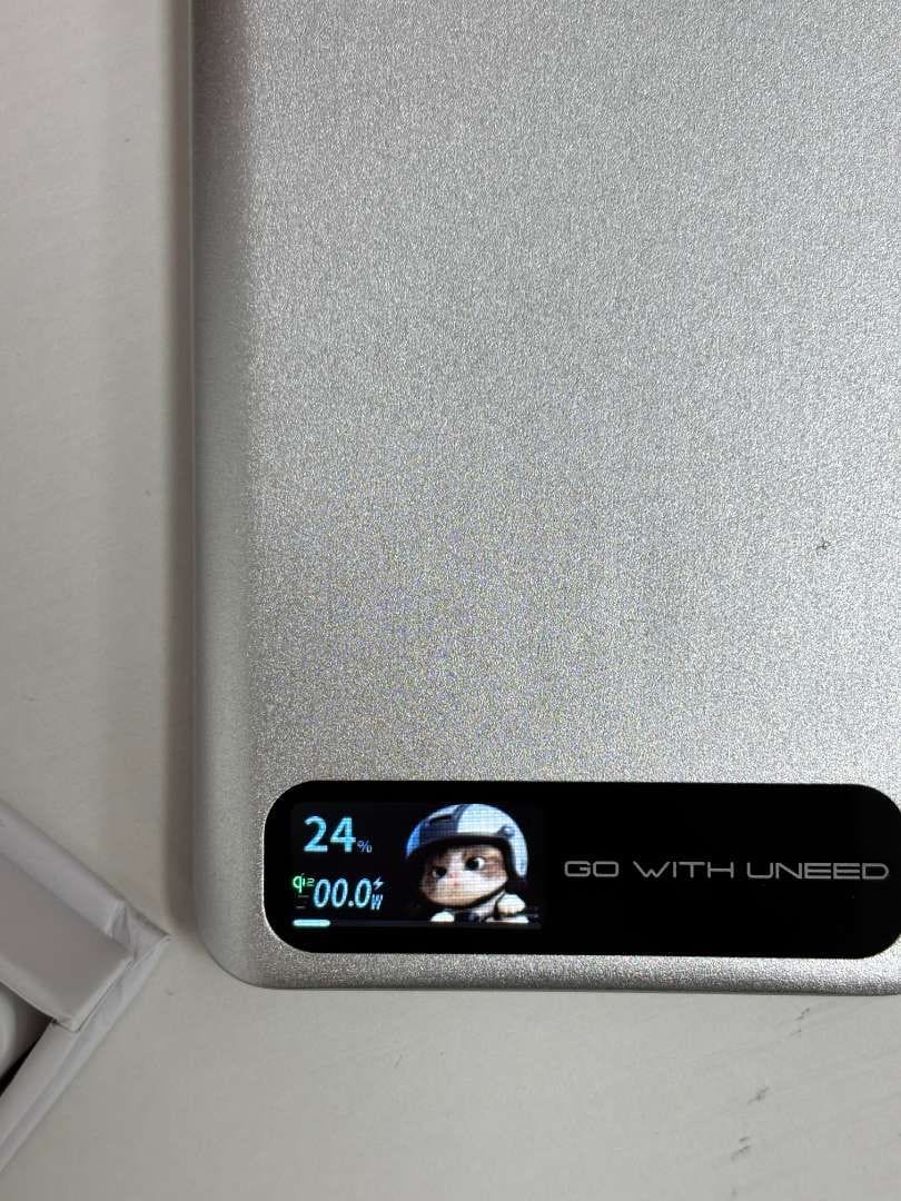 Customer photo review of Smart LED Cat Screen Wireless Powerbank