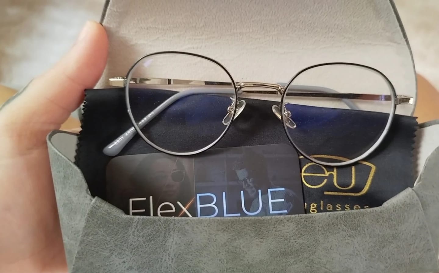 Customer photo review of Óculos de Grau Chelsea