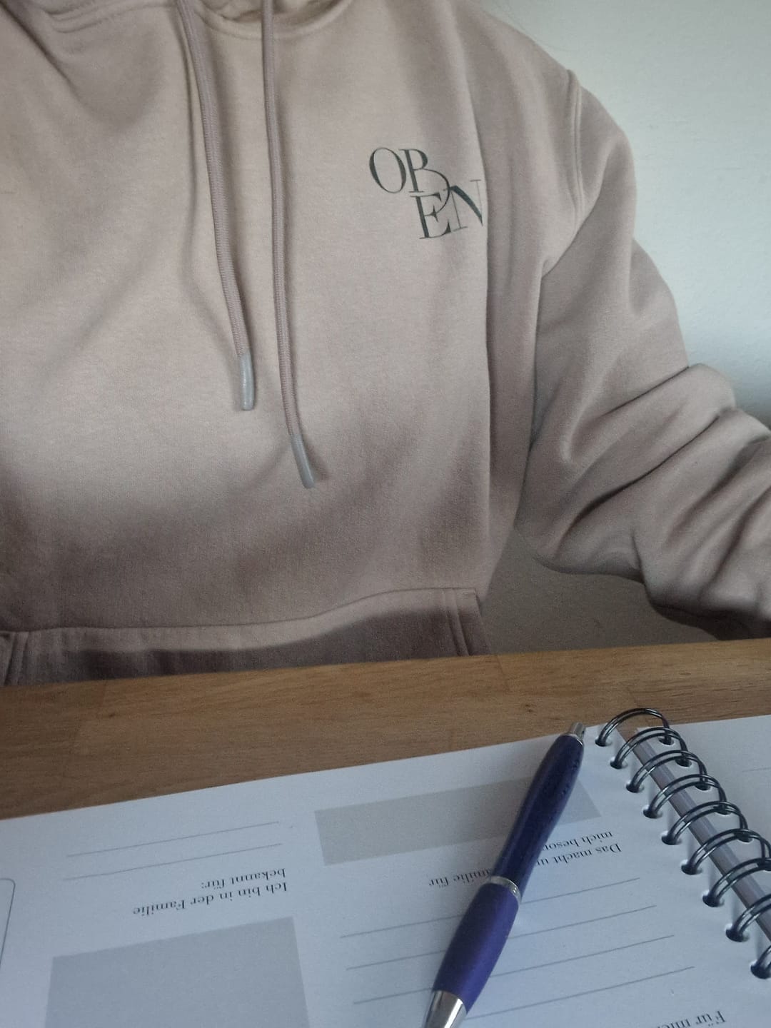 Customer photo review of Frauen Premium Hoodie "Affirmationen von OBEN"