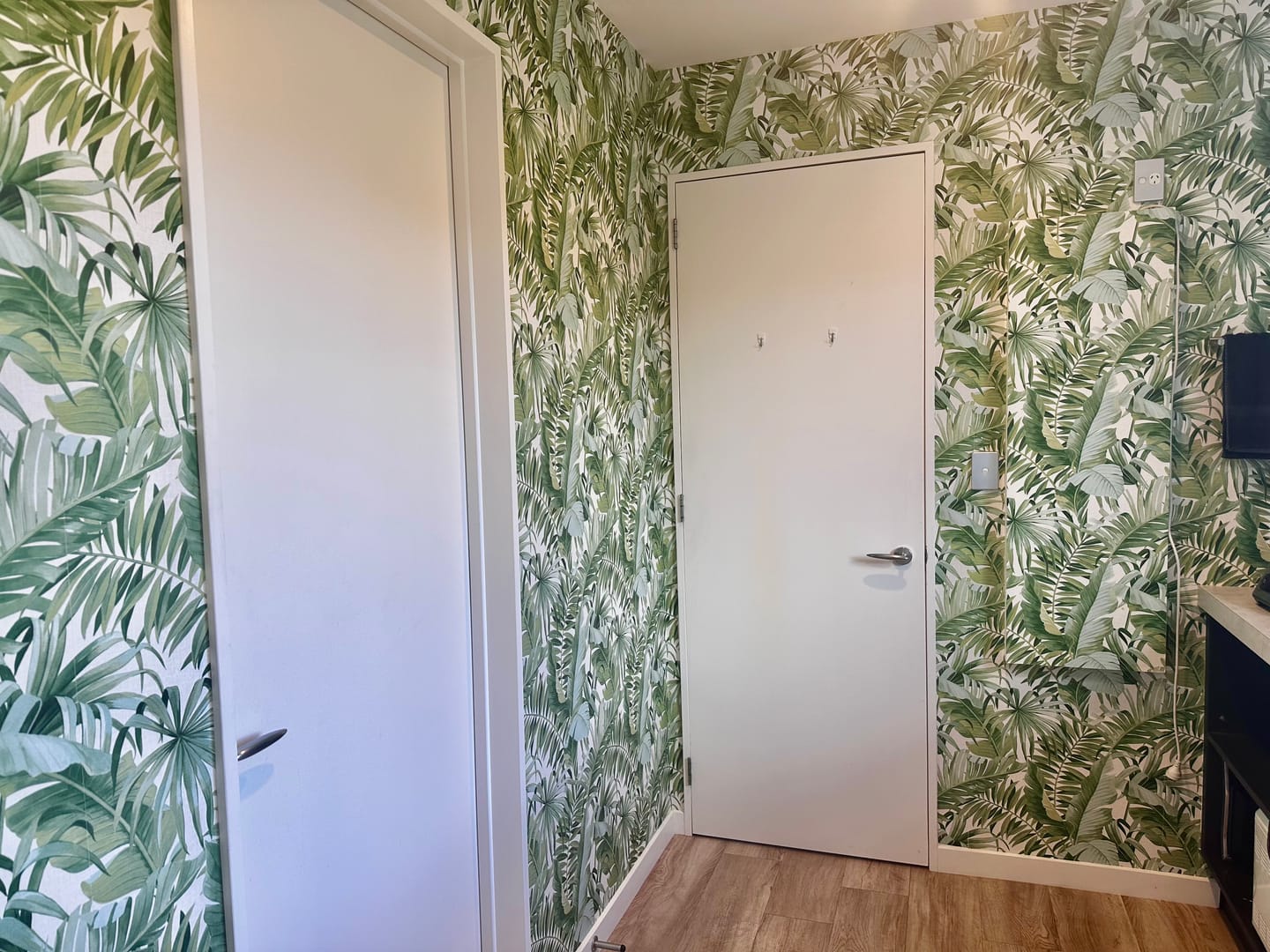 Customer photo review of Baja Tropical Leaf Wallpaper