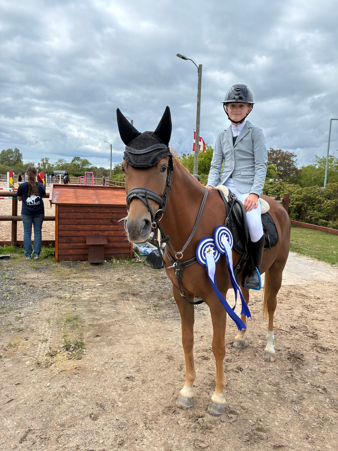 Customer photo review of CRYSTAL KYLIE - RIDING LEGGINGS | WHITE
