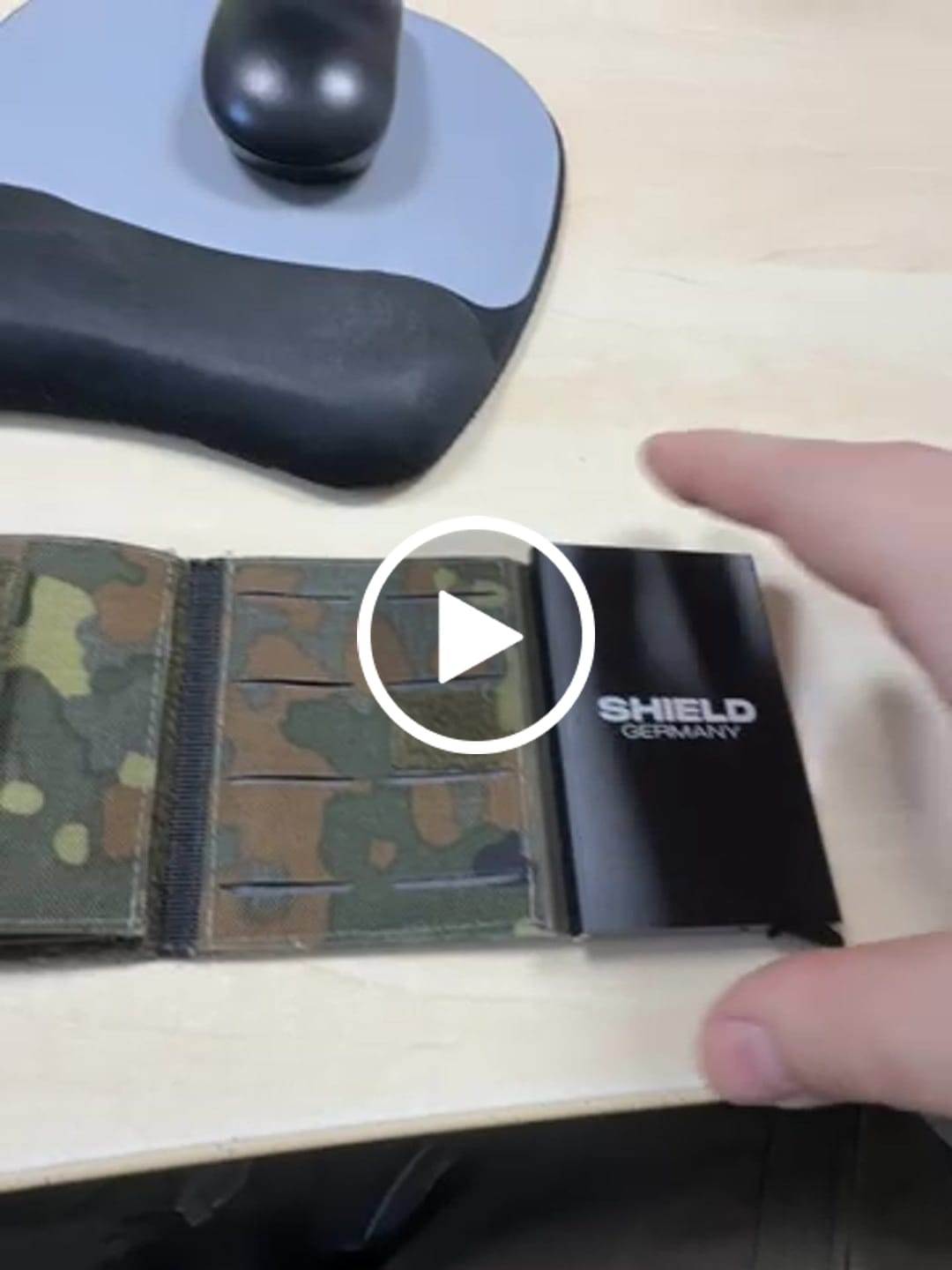 Customer video review of Tactical Wallet MK2 - 5-Farben Flecktarn