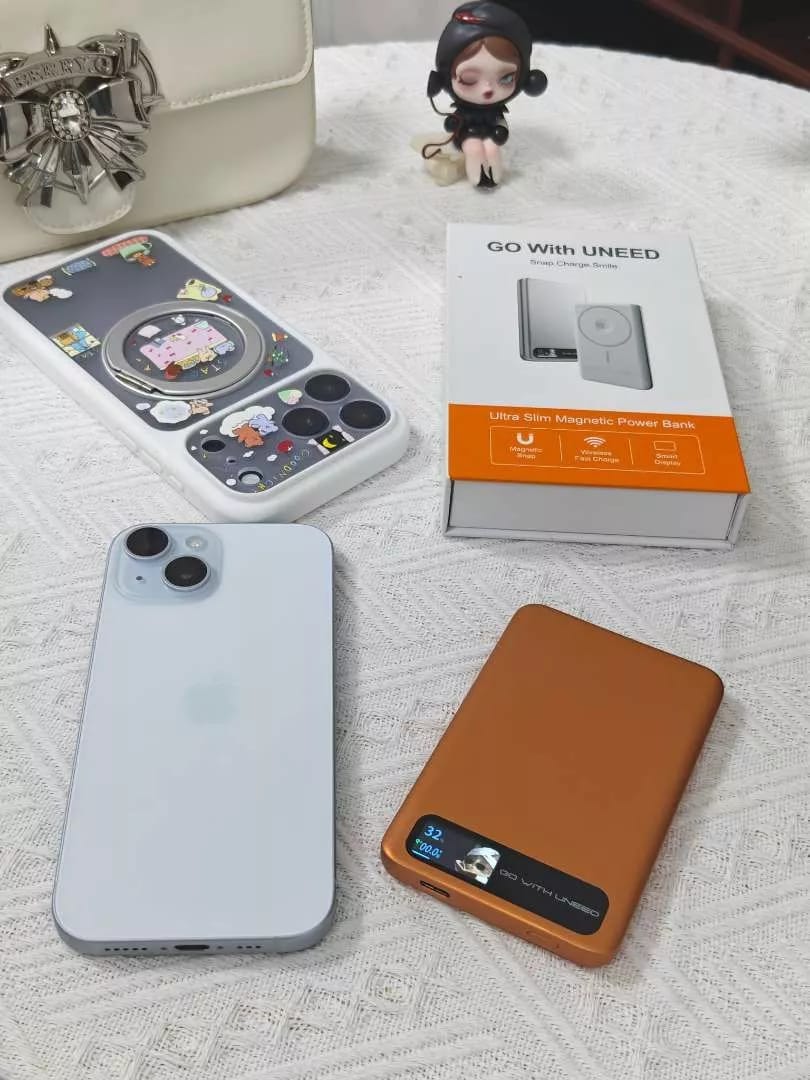 Customer photo review of Smart LED Cat Screen Wireless Powerbank