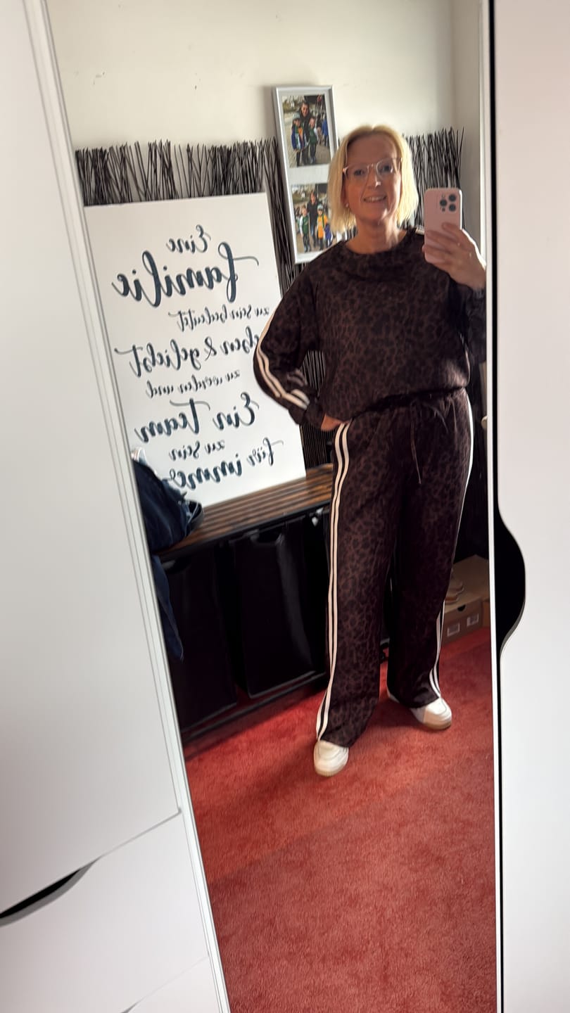 Customer photo review of Butterstoff Hose LEO LOUNGE braun/schwarz
