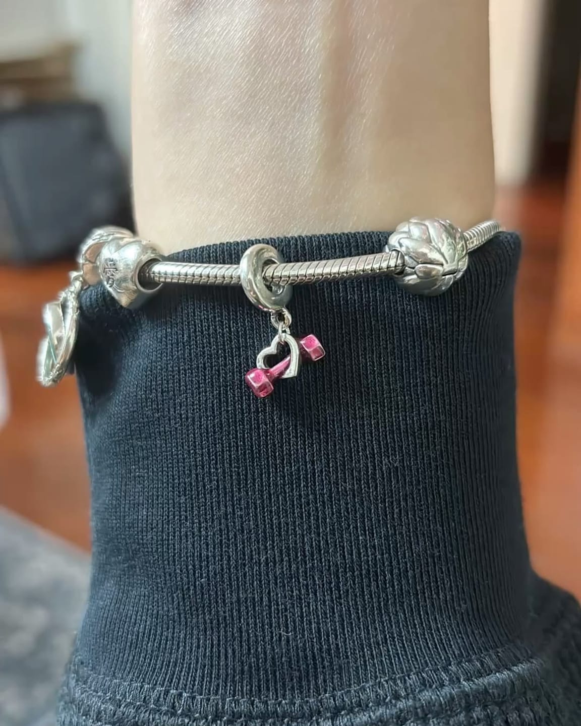 Customer photo review of Charm Colgante Mancuerna y Corazón