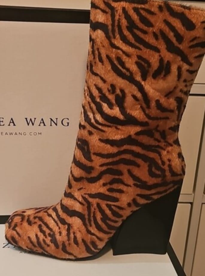 Customer photo review of NOTEBOOK-TIGER BLOCK HEELED BOOTIE