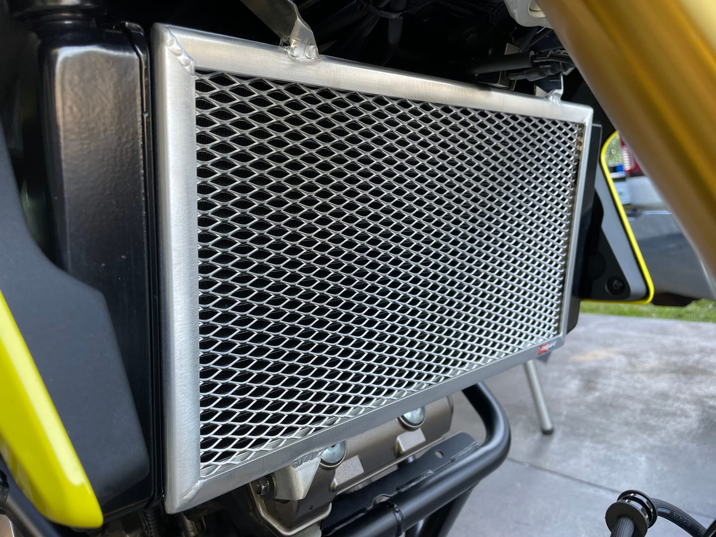 Customer photo review of Suzuki V-Strom 1050DE / DL1050 / XT 2020-2026 Radiator Guard