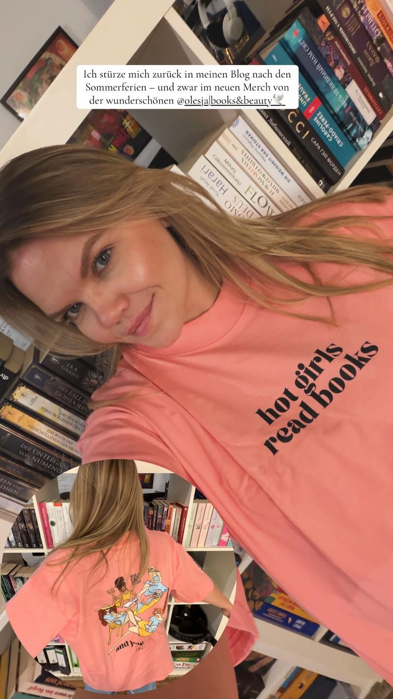 Customer photo review of T-Shirt "hot girls read books & journal" (Unisex)
