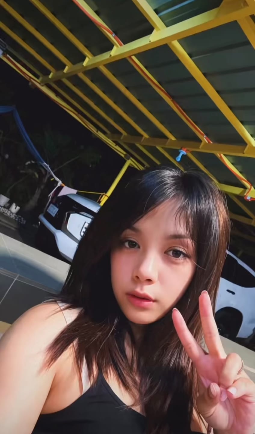 Customer photo review of Adidas Adizero EVO SL Off White Better Scarlet - ADS