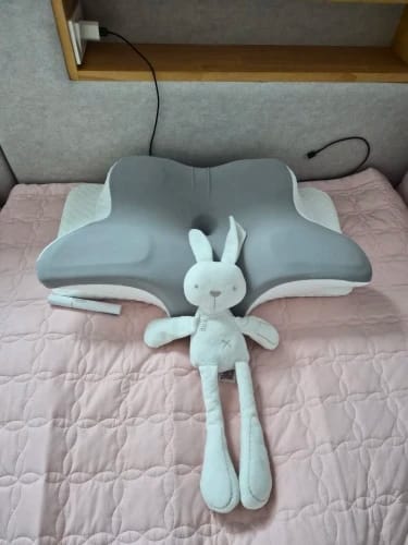 Customer photo review of ORVANE Butterfly™ – 5 Zone Neck & Shoulder Pain Relief Pillow