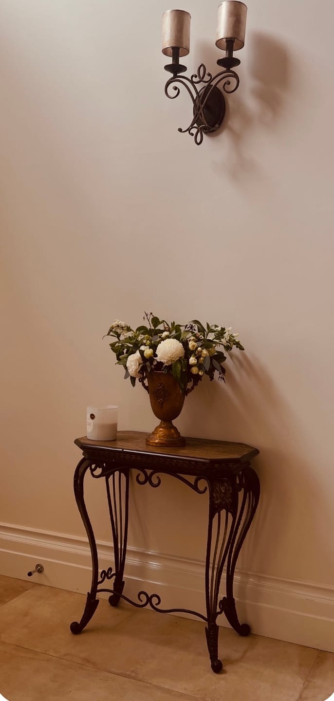 Customer photo review of Bruno French Provincial Urn Planter, Damask Emblem, Rust and Gold Patina 26.5cm