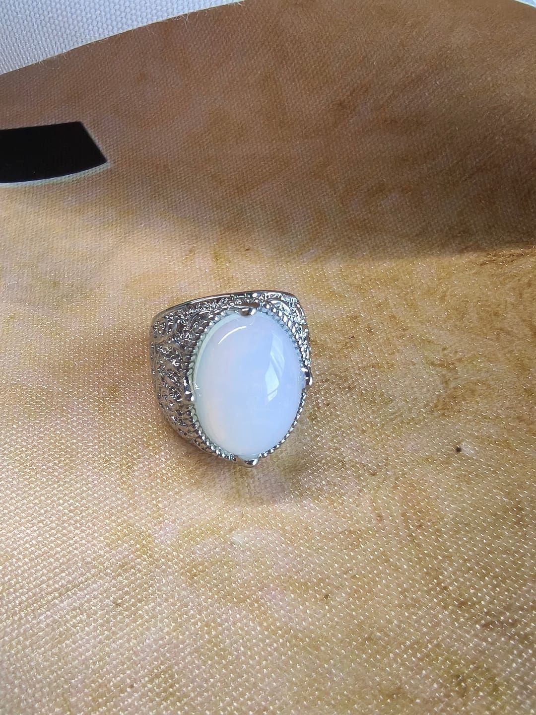 Customer photo review of HilalHaven Lunar Veil Intricate Scroll‑Engraved Cabochon Statement Ring