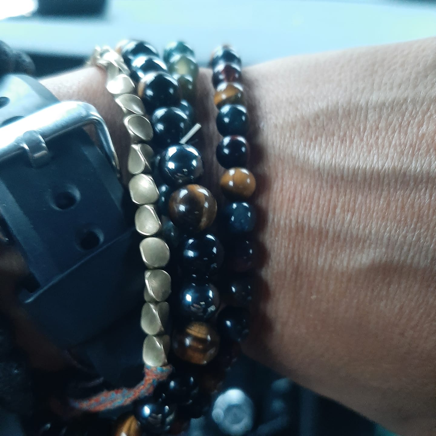 Customer photo review of Bracelet "Oeil Multiple" en Oeil de Tigre, Oeil de Taureau & Oeil de Faucon