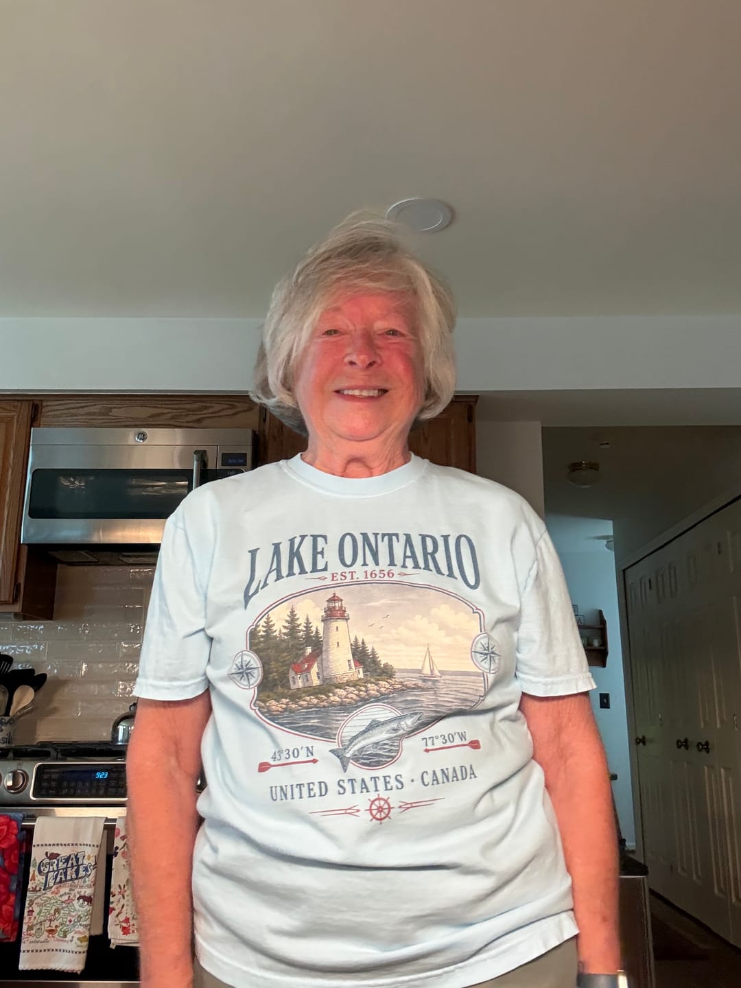 Customer photo review of Lake Ontario Retro 90's T-Shirt