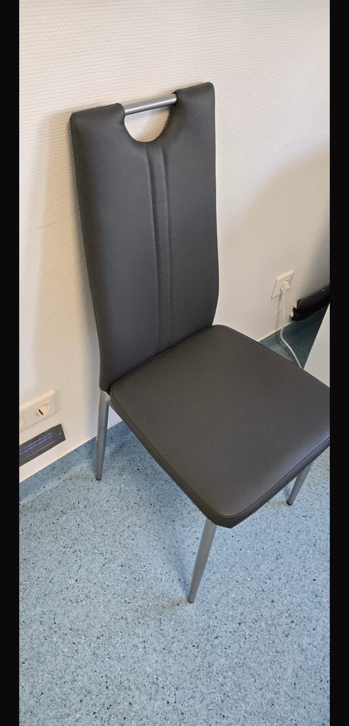Customer photo review of Scaun tapitat K202, gri/crom, piele ecologica/metal, 44X54X97 CM