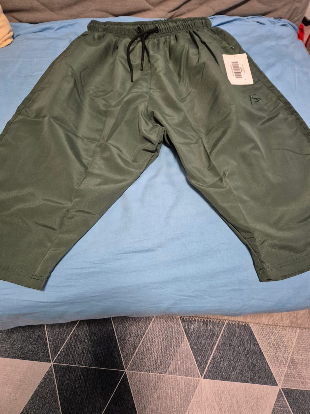 Customer photo review of Khakifarbene Halal Badehose von Aboe Safiya
