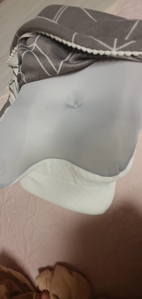 Customer photo review of ORVANE Butterfly™ – 5 Zone Neck & Shoulder Pain Relief Pillow