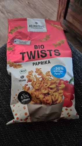 Kundenfoto einer Packung Heimatgut Bio Twists Paprika, die 43 Prozent Linsen und 30 Prozent weniger Fett enthalten.
