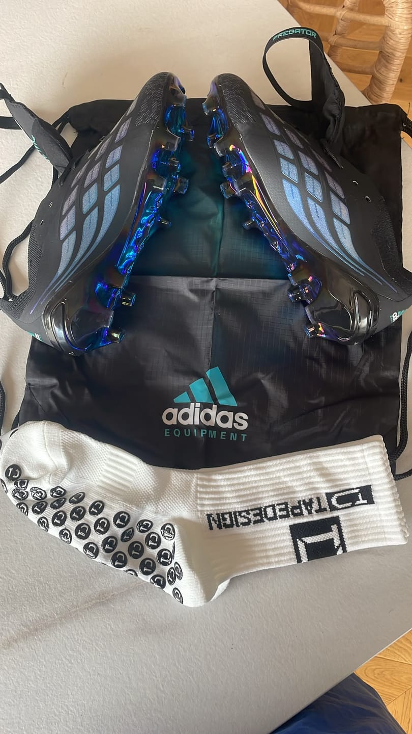 Customer photo review of Adidas Predator Tongue FG - Noir/Vert Equipment