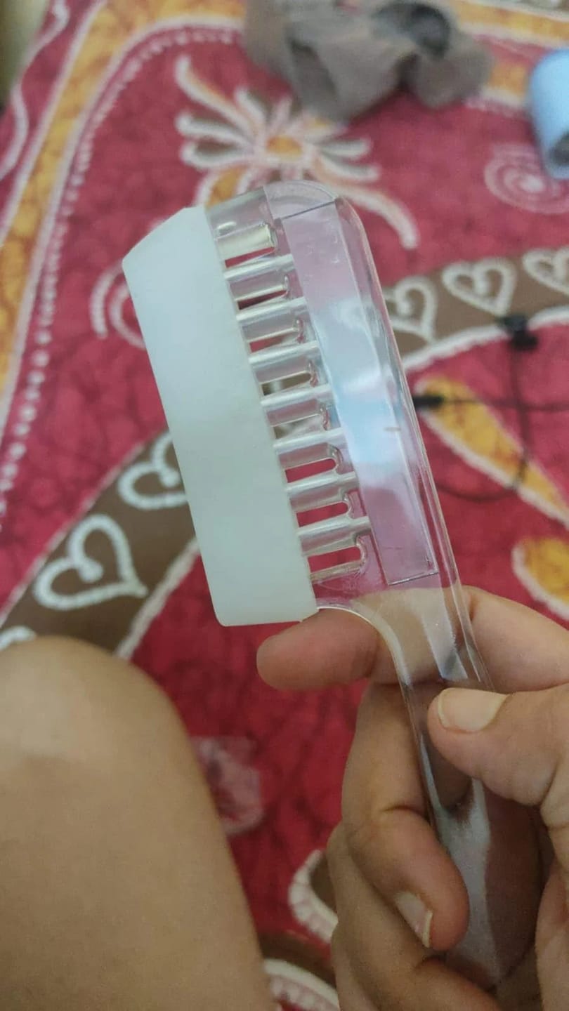 Customer photo review of VEYRA™ Hair Oil Applicator Comb with Scalp Massager