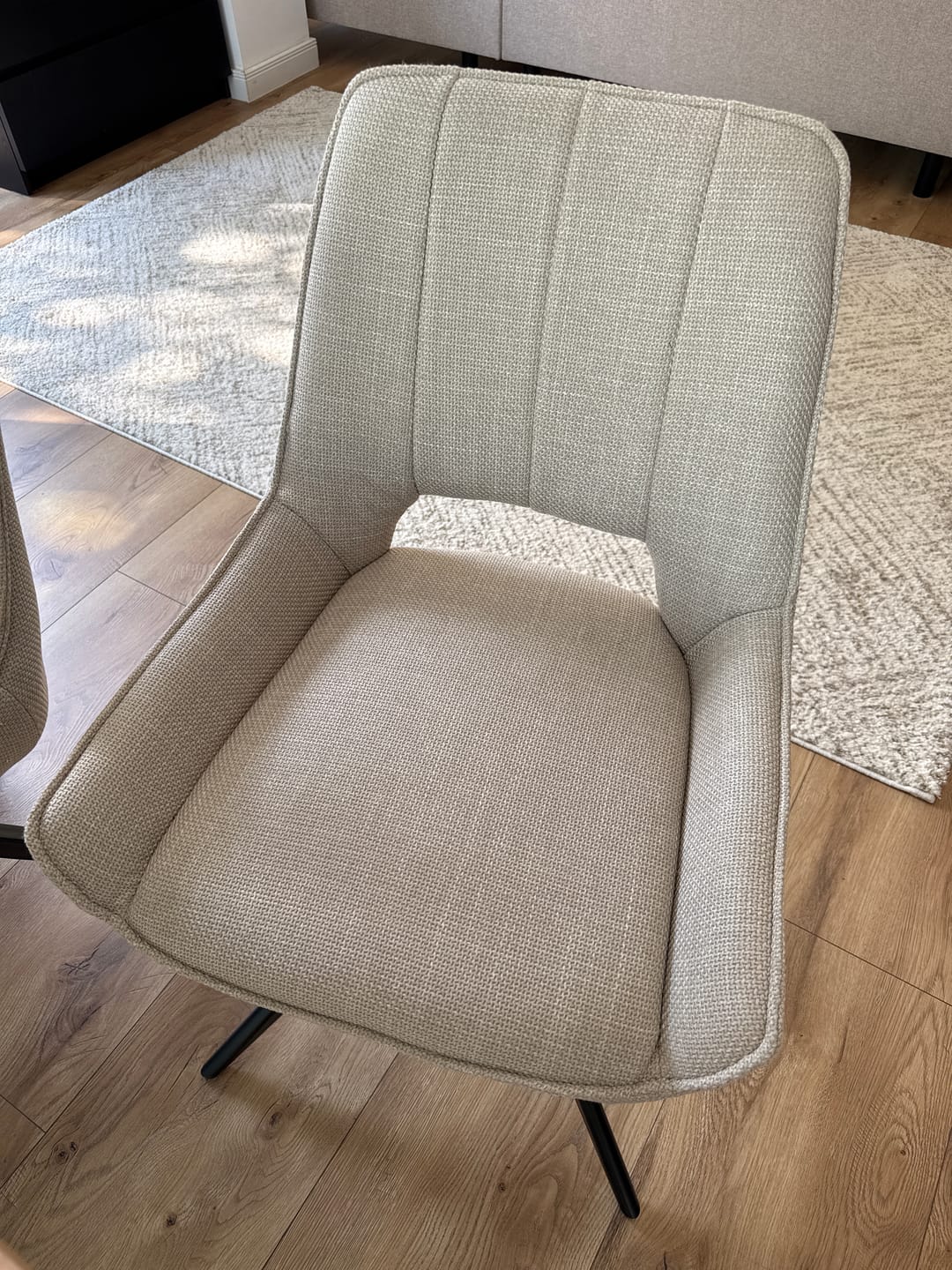 Customer photo review of Scaun rotativ TELLO, bej deschis/negru, stofa clasica/metal, 54x46x84 cm