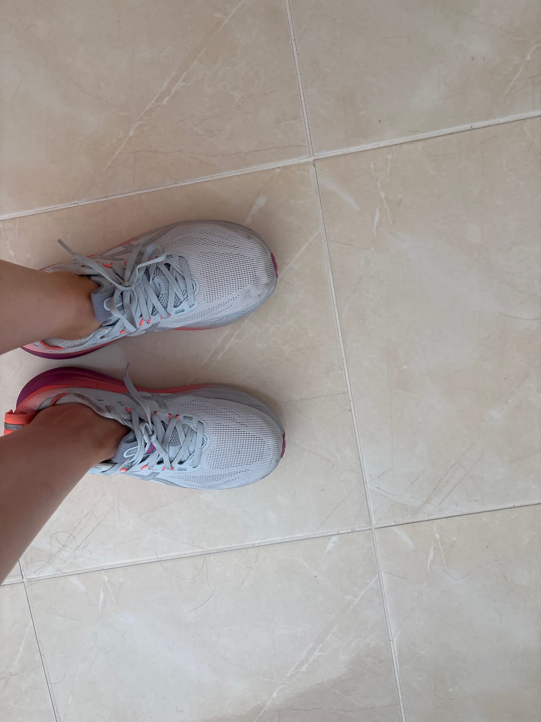 Customer photo review of Asics Gel Nimbus 28 Sunny Sizzle Mujer Sky Digital Sakura
