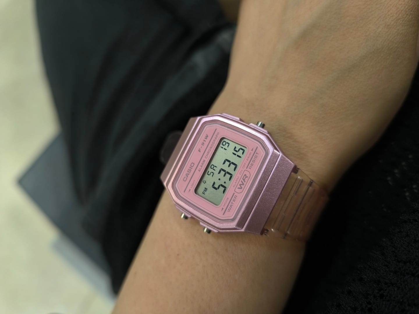 Customer photo review of Reloj Casio Vintage F-91WS-4 Rosado Transparente