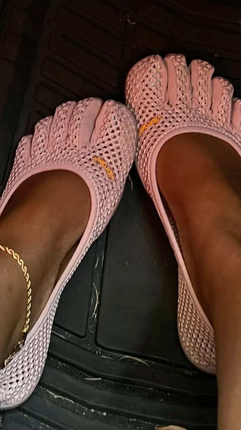 Customer photo review of FiveF Freezy Toe Shoes