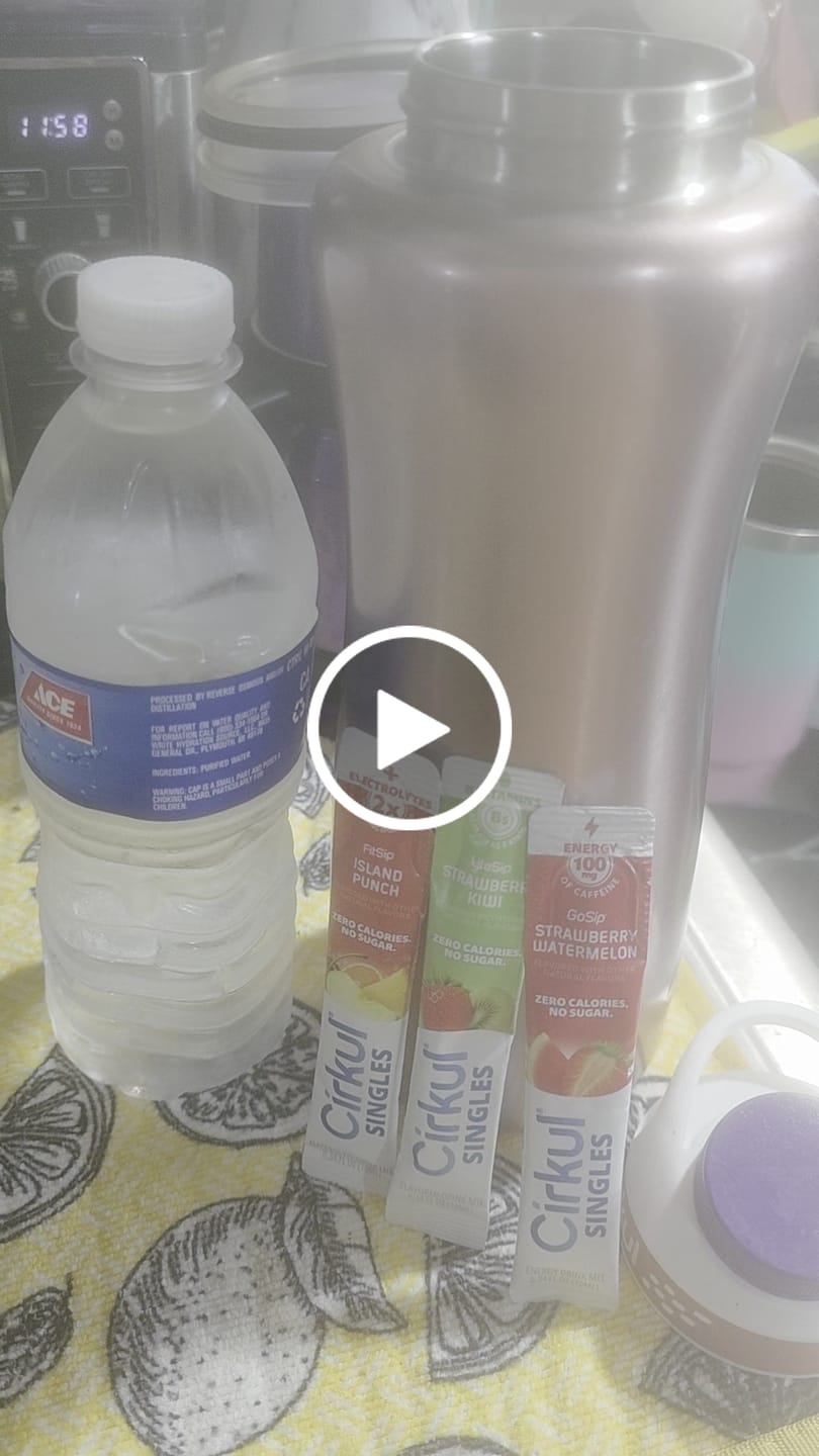 Customer video review of 32oz. Rose Gold Stainless Steel Bottle Starter Kit