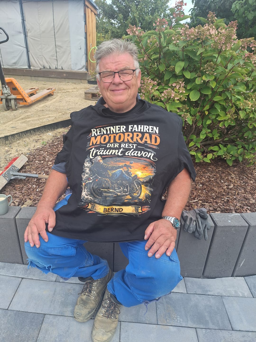 Customer photo review of Rentner fahren Motorrad personalisiert Premium T-Shirt