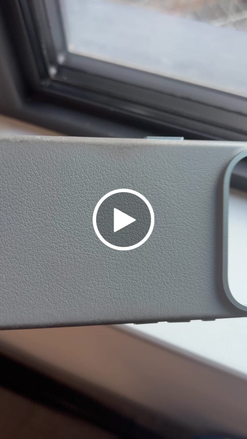 Customer video review of iPhone Air Leather Case - MagSafe - Pale Blue