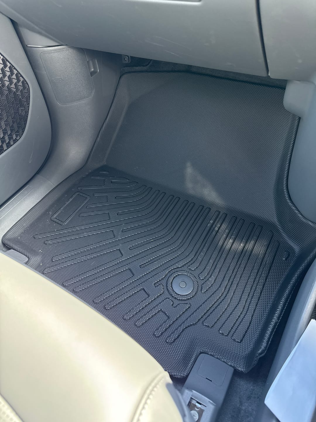 Customer photo review of Bundle: Floor Mats and Liners For Kia EV9 (2023–2026)