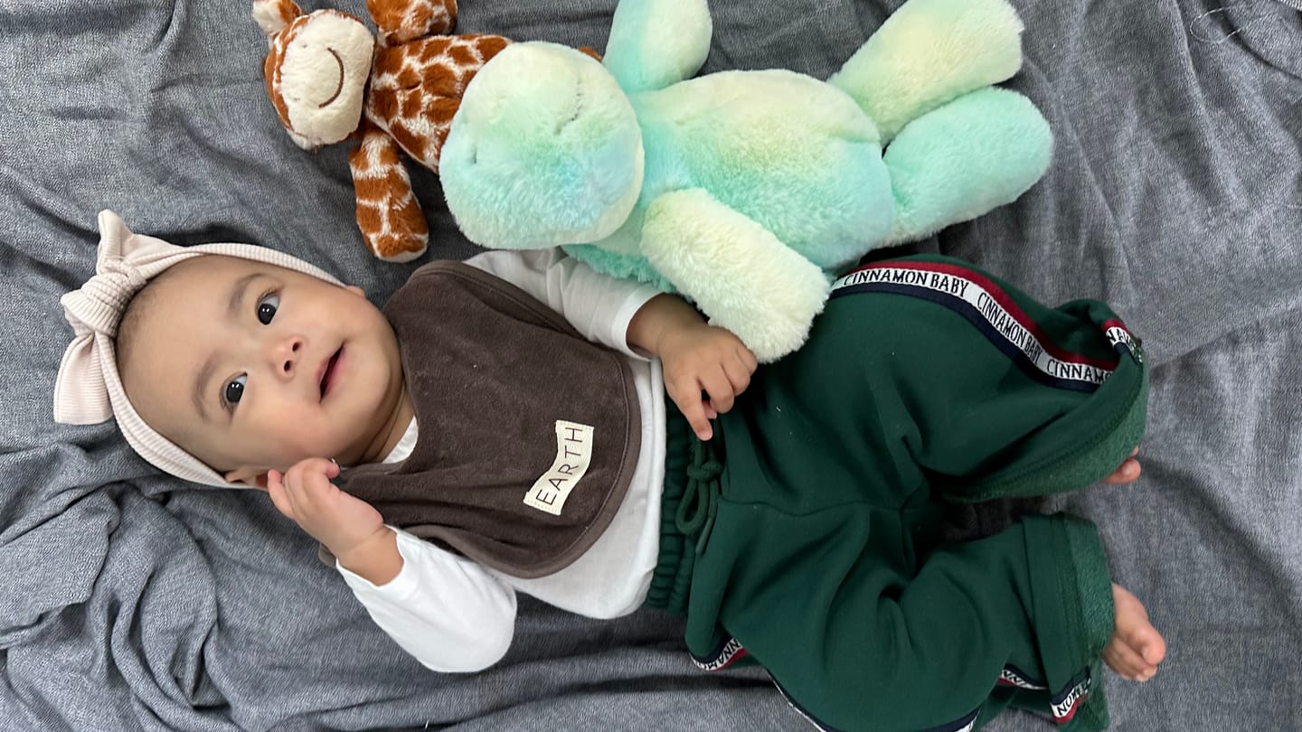 Customer photo review of 【CinnamonBaby】Campus Track Pant - Emerald