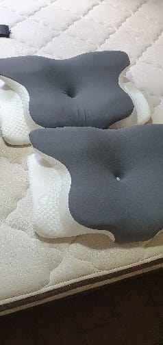 Customer photo review of ORVANE Butterfly™ – 5 Zone Neck & Shoulder Pain Relief Pillow