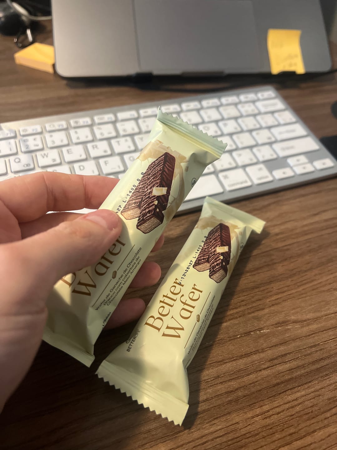 Customer photo review of Better Wafer Proteica Chocolate Branco com Cobertura de Chocolate - Caixa com 12 un