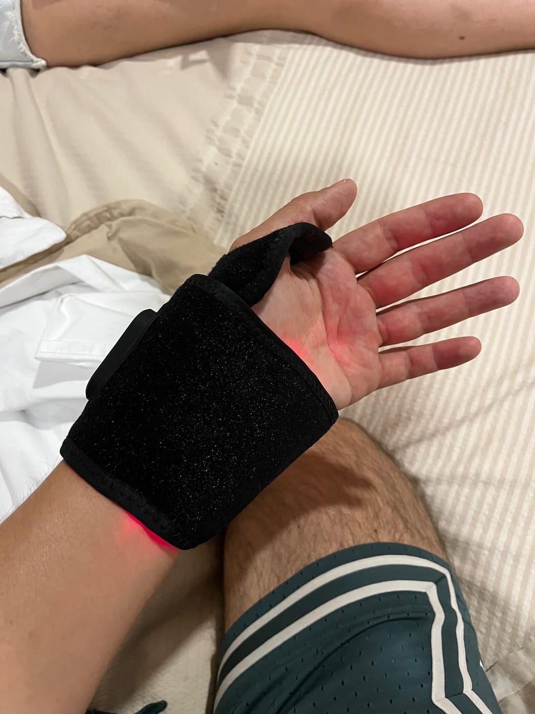 Customer photo review of Aliviura™ Red Light Therapy Hand & Wrist Wrap