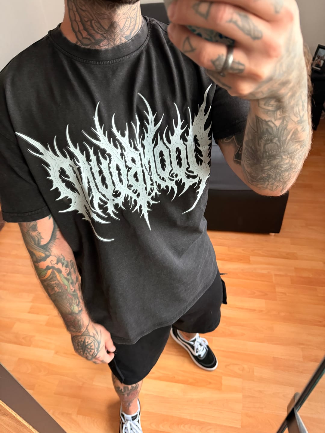 Customer photo review of OWL – Oversize Acid Washed Tee