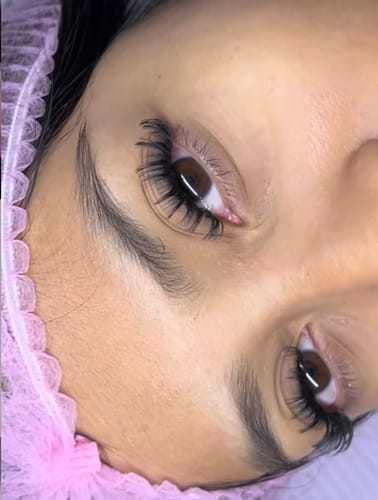 Customer photo review of Ellipse Flat Lashes 0.15