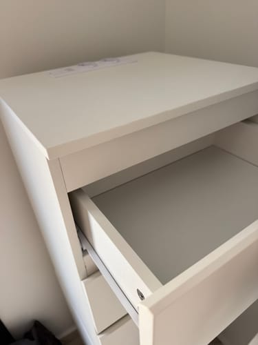 Customer photo review of Κομοδίνο Υπνοδωματίου Σετ 2 τεμ. με πολύμπριζο και Θύρες USB Βοηθητικό Τραπεζάκι Συρταριέρα Γραφείου σε Διάφορα Χρώματα LE-T831B56