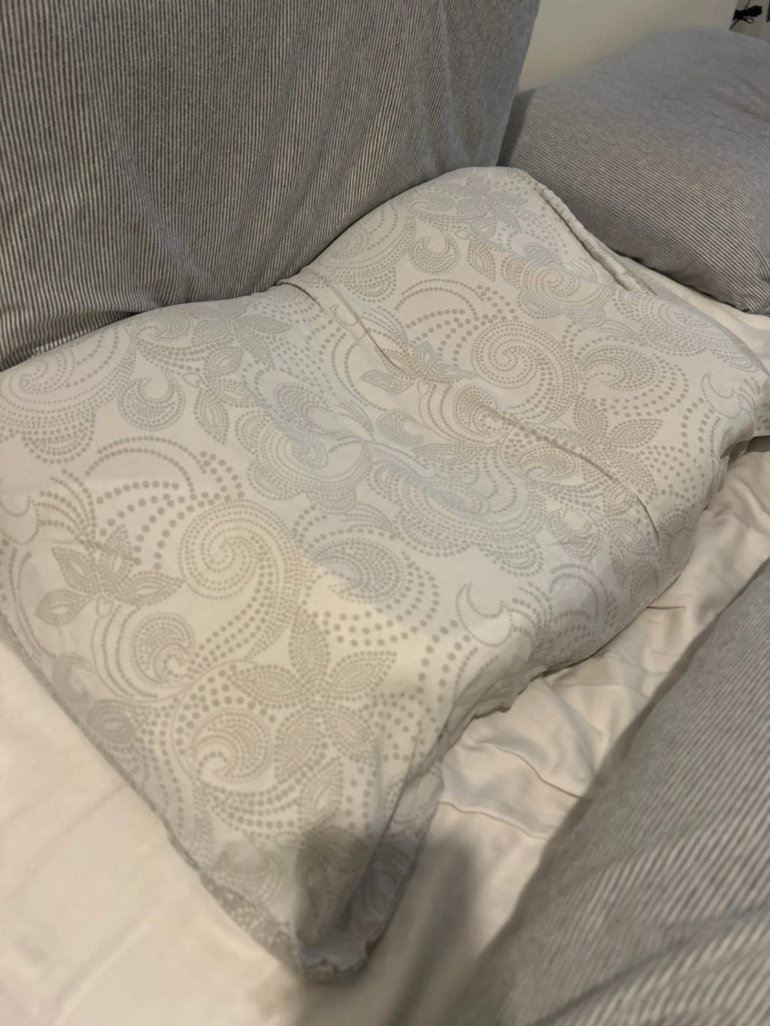 Customer photo review of ORVANE Butterfly™ – 5 Zone Neck & Shoulder Pain Relief Pillow
