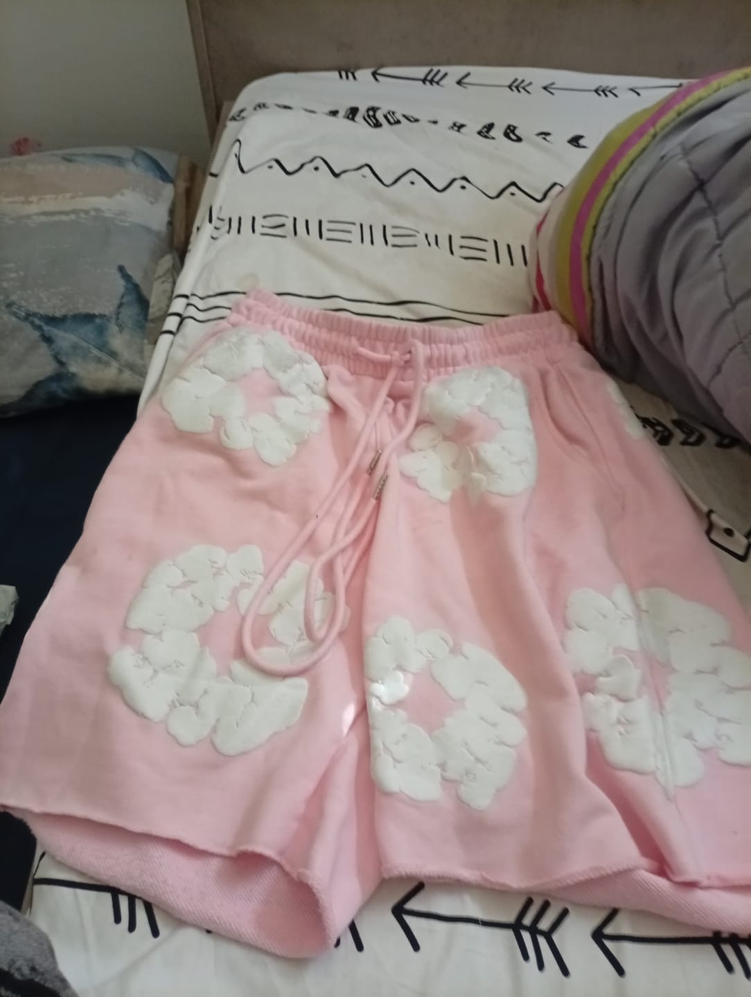 Customer photo review of DENIM TEARS | מכנס קצר ורוד