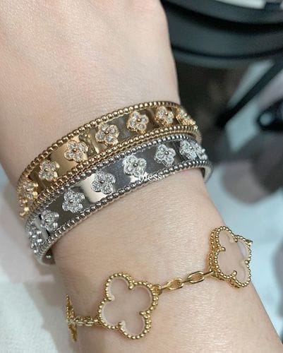 Customer photo review of 18K Celestial Perl̩e Clovers Bracelet