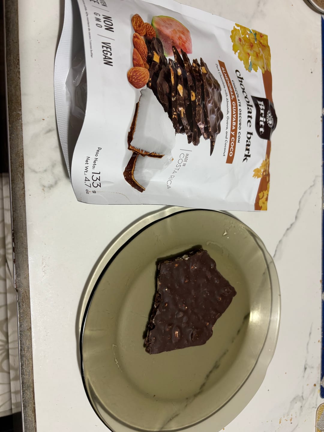 Customer photo review of Chocolate Bark Con Almendras, Guayaba Y Coco Britt
