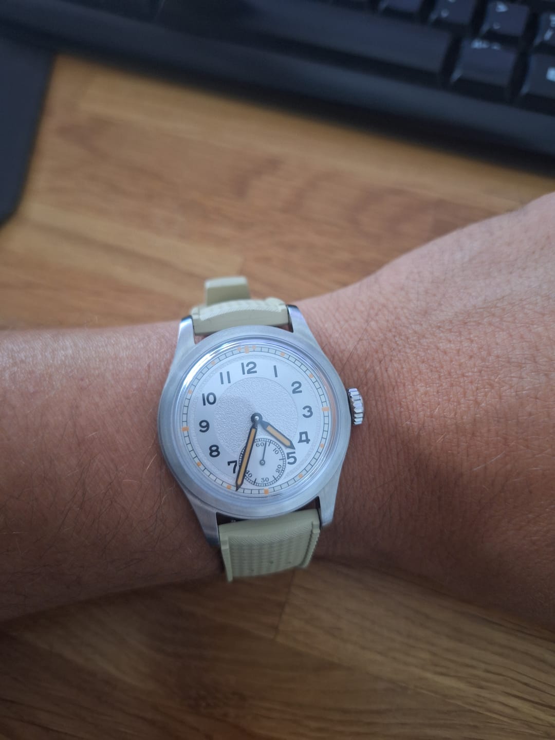 Customer photo review of HOU H1 - Vintage Field Watch Automatic | White · Ivory