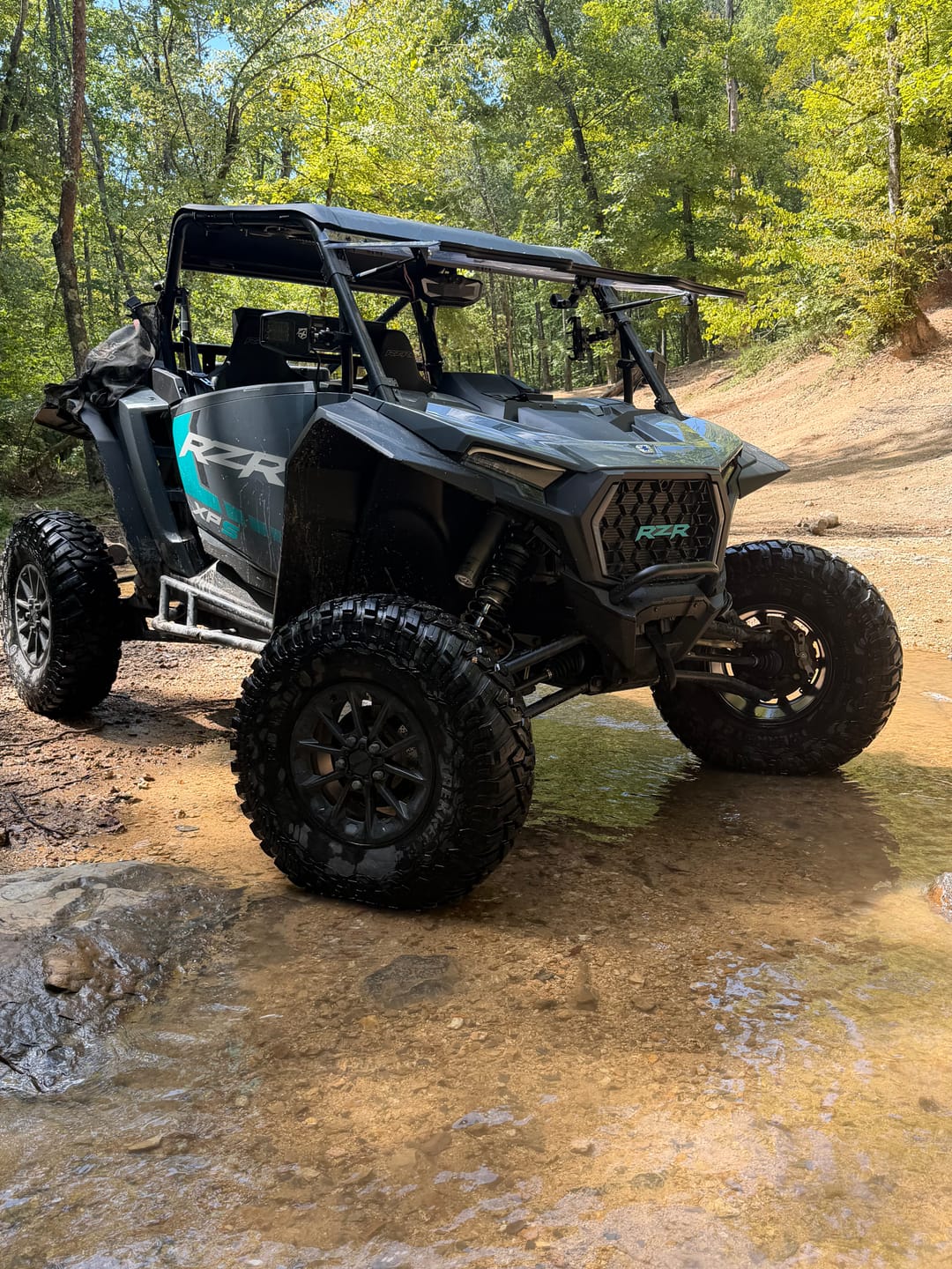 Customer photo review of Grill Logo Badge – Polaris RZR XP 1000 (2024–2025) & 26 XP and XPS NEW grille design