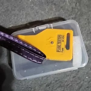 Customer photo review of Strumento Diagnostico Auto per Testare e Rimuovere Fusibili