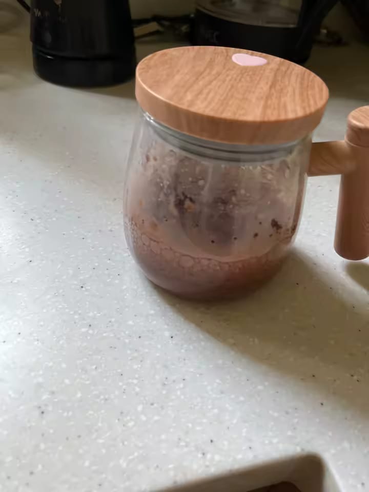 Customer photo review of Self-Stirring 400ml Glass Coffee Mug – Electric Mixing Cup
