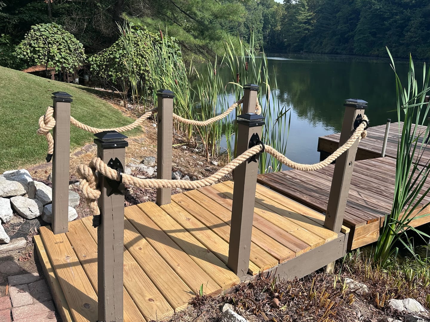 Customer photo review of Fish Design Nautical Rope Fence Bracket